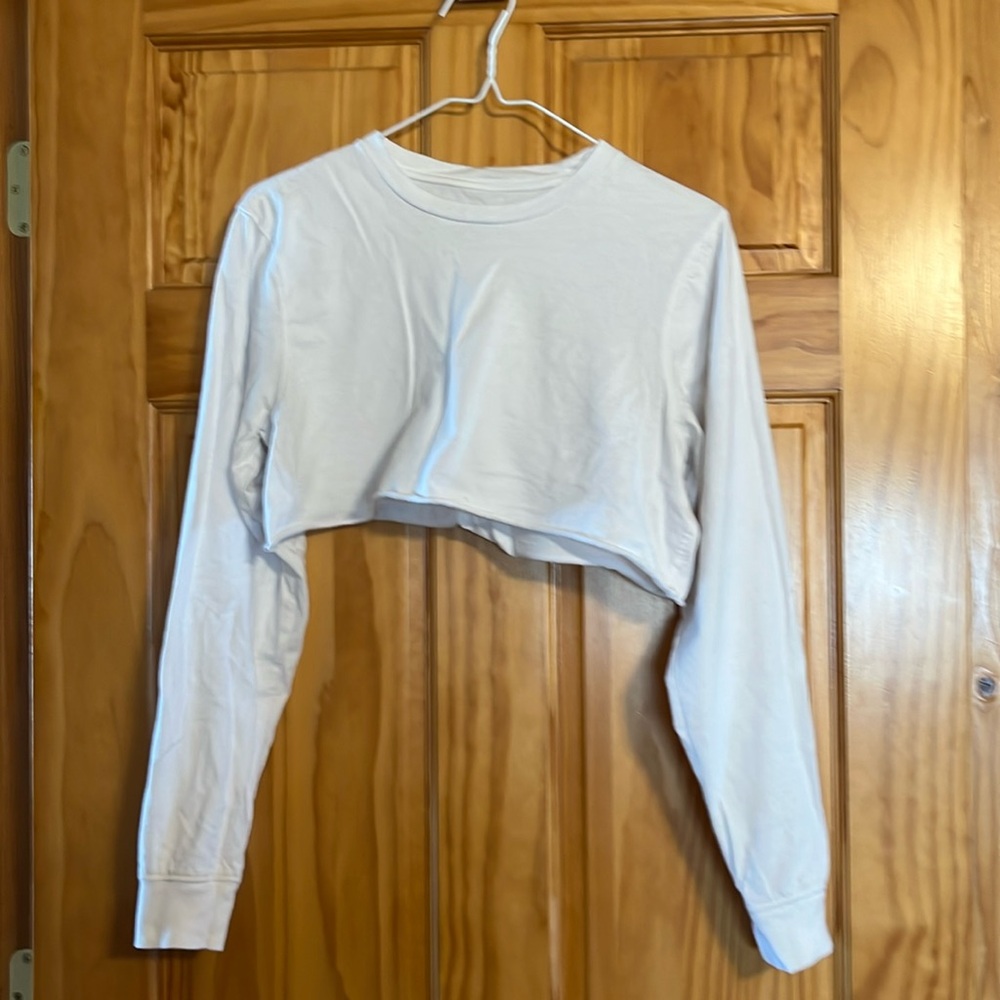 Women’s white long sleeve crop t-shirt